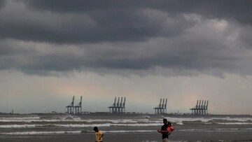 সাগরে তৈরি ঘূর্ণাবর্ত- পশ্চিমি ঝঞ্ঝার জোড়া ফলা, ৭০ কিমি প্রতি ঘণ্টা গতিতে ঝোড়ো হাওয়া, বৃষ্টিপাত রাজ্যে রাজ্যে