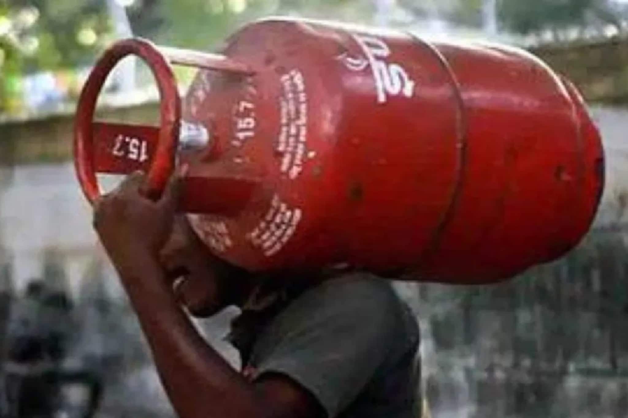 এলপিজি সঙ্কটে জোমাটো, সুইগিতে প্রভাব... ইনফোসিসের ক্যাম্পাস মেনুতে কাটছাঁট! লাইভ রান্নার কাউন্টার স্থগিত