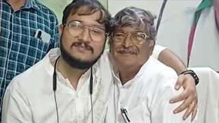 অসিত মজুমদারকে পা ছুঁয়ে প্রণাম দেবাংশুর