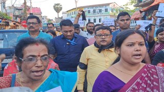 এগরার মিছিলে বিজেপি প্রার্থী দিব্যন্দু অধিকারী৷ 