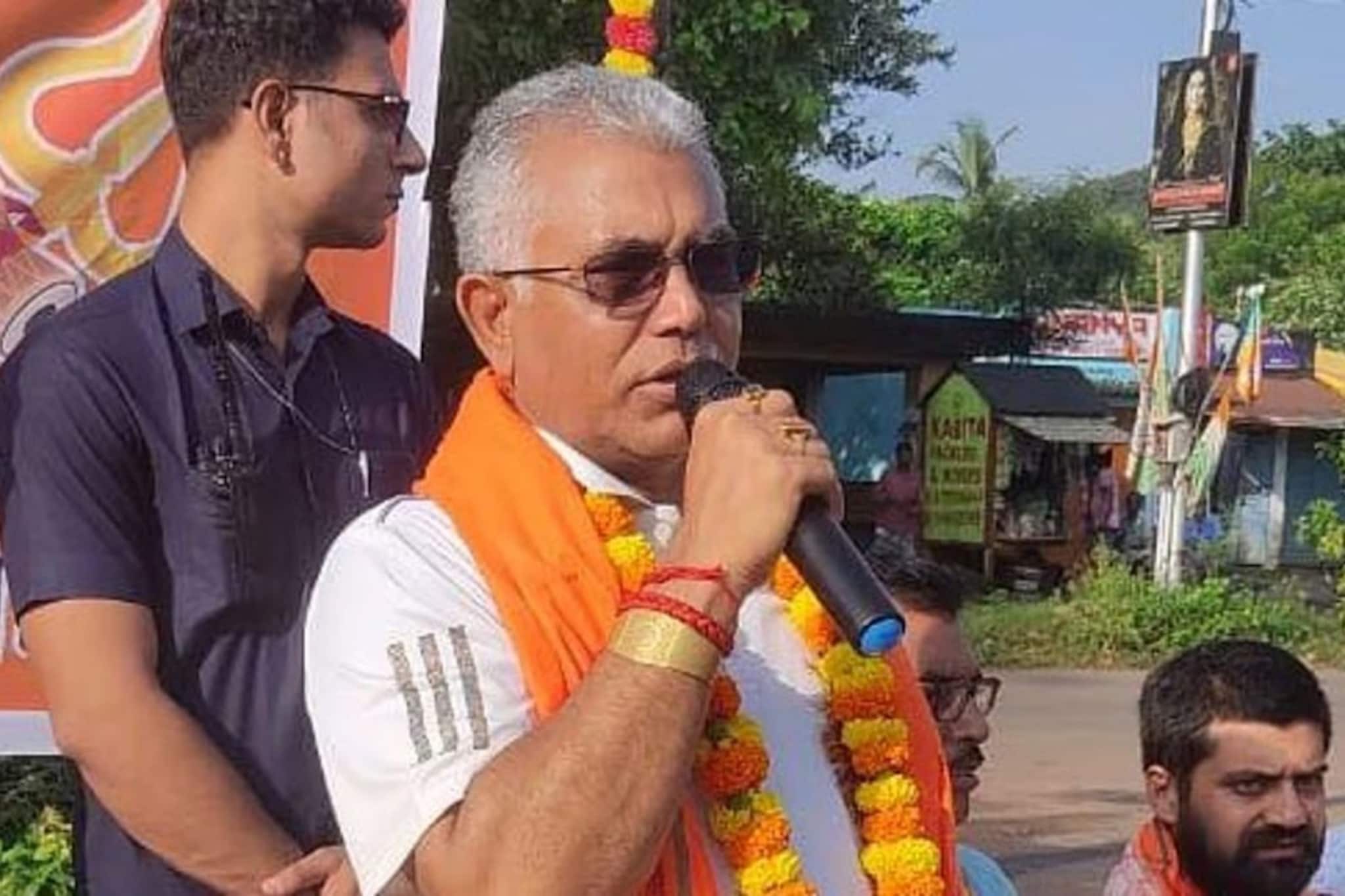 দিলীপ ঘোষের হাতে লাঠি! দুর্দান্ত দৃশ্য়...খড়গপুরে টানটান উত্তেজনা! দাঁড়িয়ে দেখলেন সকলে দিলীপ ঘোষের হাতে লাঠি! দুর্দান্ত দৃশ্য়...খড়গপুরে টানটান উত্তেজনা! দাঁড়িয়ে দেখলেন সকলে