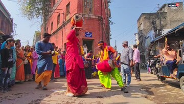 রোজা রেখেই দোলে আবির! চুঁচুড়ায় সম্প্রীতির নজির গড়লেন শেখ রাজেশ