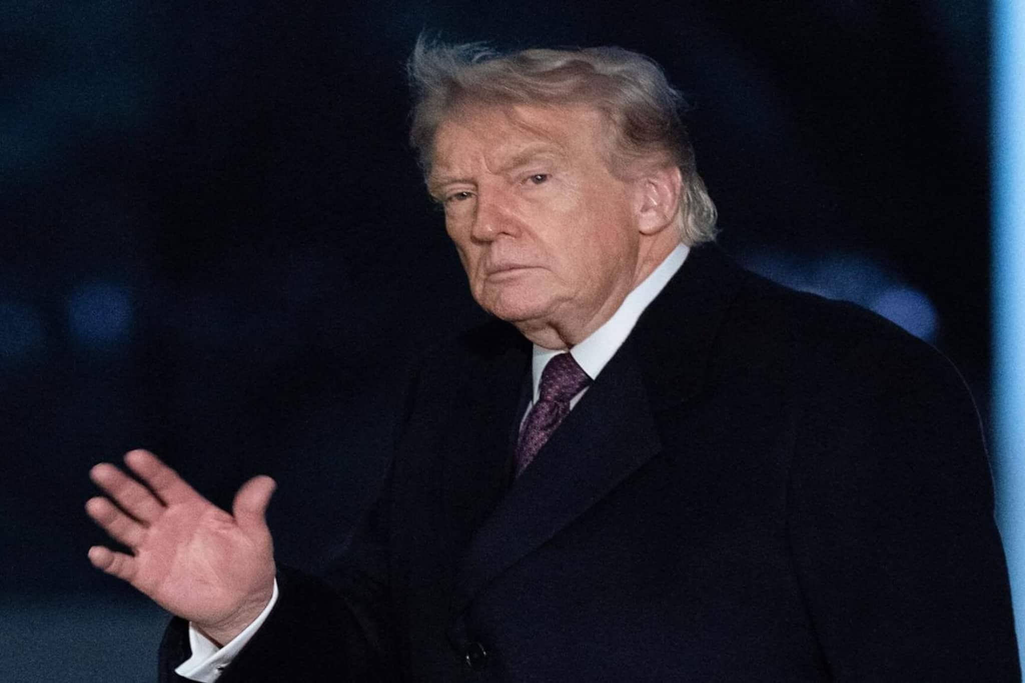 তেলের দাম বাড়ছে হুড়মুড়িয়ে, NATOকে ‘কাগুজে বাঘ’ বলে তোপ দাগলেন ট্রাম্প তেলের দাম বাড়ছে হুড়মুড়িয়ে, NATOকে ‘কাগুজে বাঘ’ বলে তোপ দাগলেন ট্রাম্প