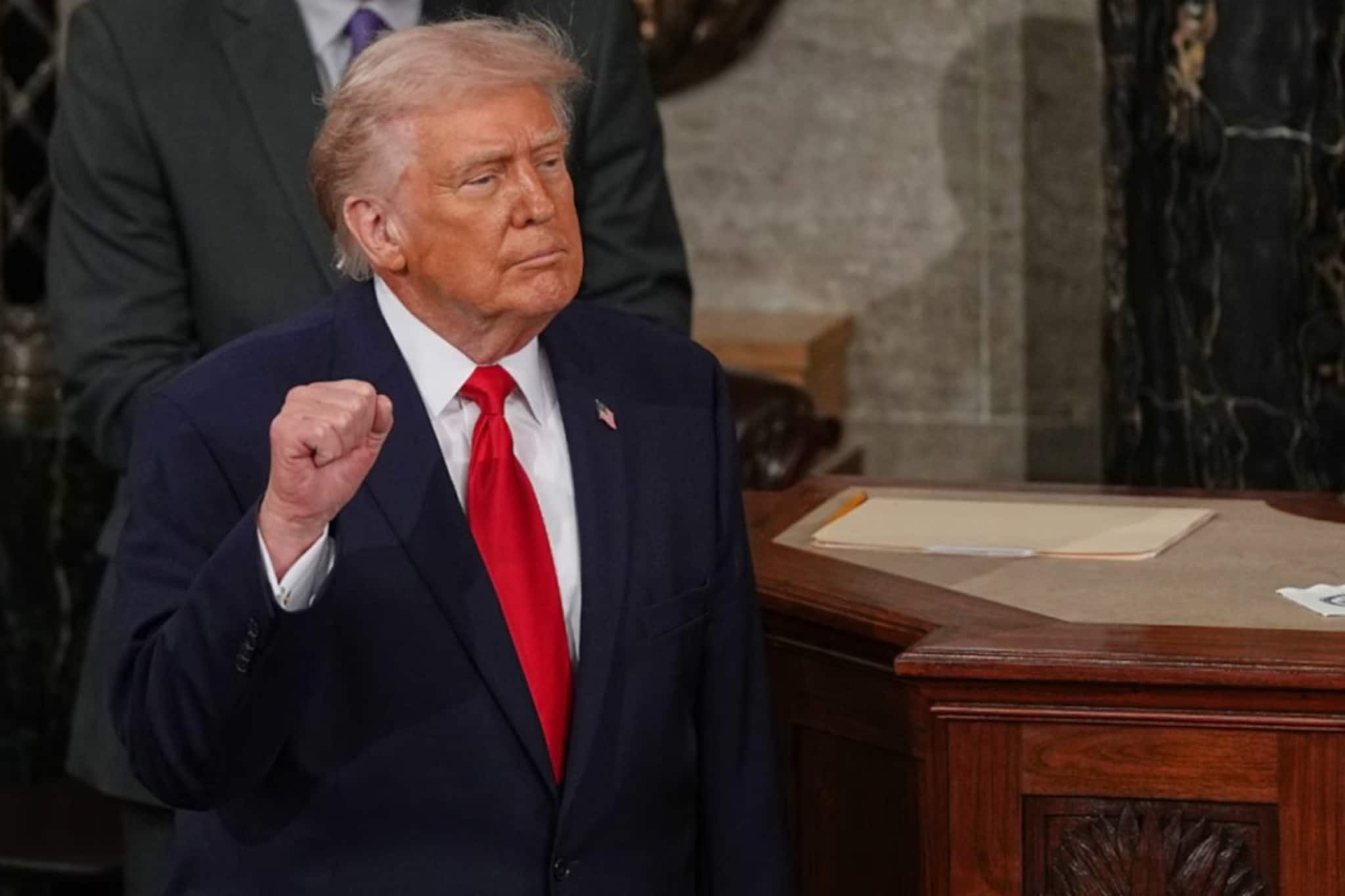 ‘ইরান আমাকেই সুপ্রিম লিডার হিসেবে চায়...’ হঠাৎ এ কী দাবি করে বসলেন ডোনাল্ড ট্রাম্প ! ‘ইরান আমাকেই সুপ্রিম লিডার হিসেবে চায়...’ হঠাৎ এ কী দাবি করে বসলেন ডোনাল্ড ট্রাম্প !