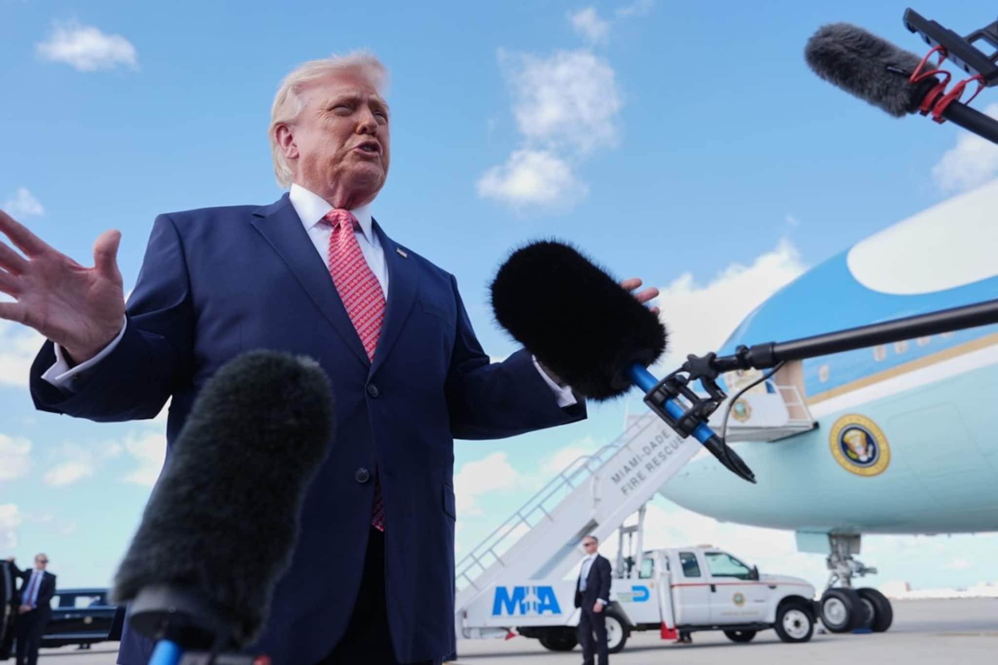 ‘ট্রাম্প প্রণালী...অর্থাৎ হরমুজ...’ হঠাৎ এ কী কথা বললেন মার্কিন প্রেসিডেন্ট ! কী বোঝাতে চাইলেন তিনি? ‘ট্রাম্প প্রণালী...অর্থাৎ হরমুজ...’ হঠাৎ এ কী কথা বললেন মার্কিন প্রেসিডেন্ট ! কী বোঝাতে চাইলেন তিনি?