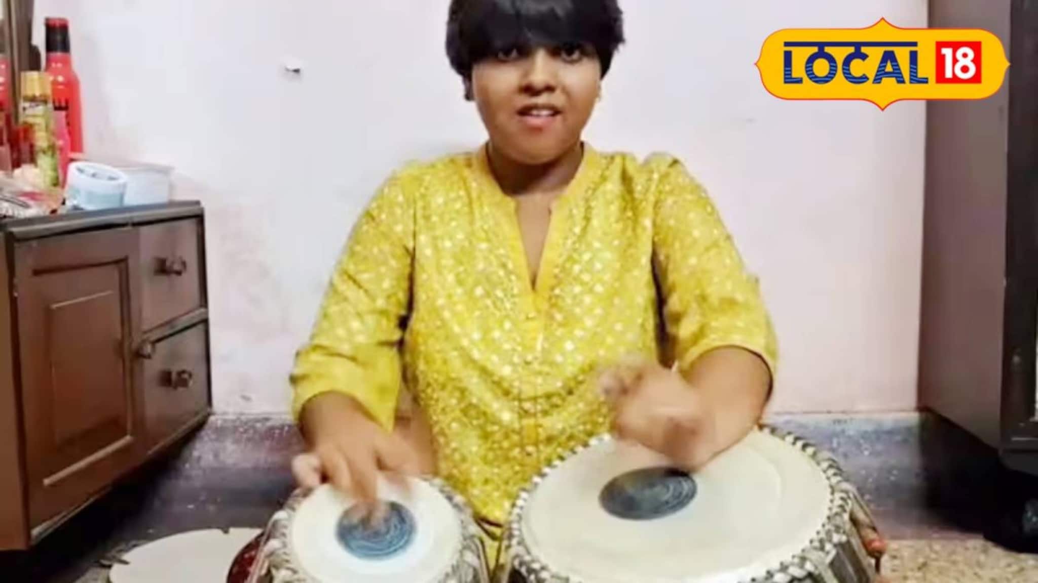 তবলা বাজিয়ে পড়াশোনা, বাবার চিকিৎসা, সংসারের দায়িত্ব! বাস্তবের দশভূজা কোলাঘাটের দেবর্ণা