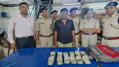 বিপুল পরিমাণ নগদ অর্থ ও নিষিদ্ধ সামগ্রী বাজেয়াপ্ত