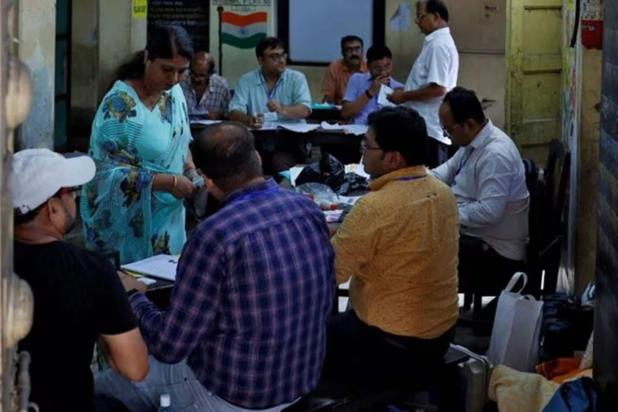 নির্বাচন কর্মীদের ভাতা বাড়াল কমিশন, ২০২৫ সালের অগাস্ট মাসের নির্দেশিকা ফের মনে করিয়ে দিয়ে জেলাগুলিকে জানানো হল