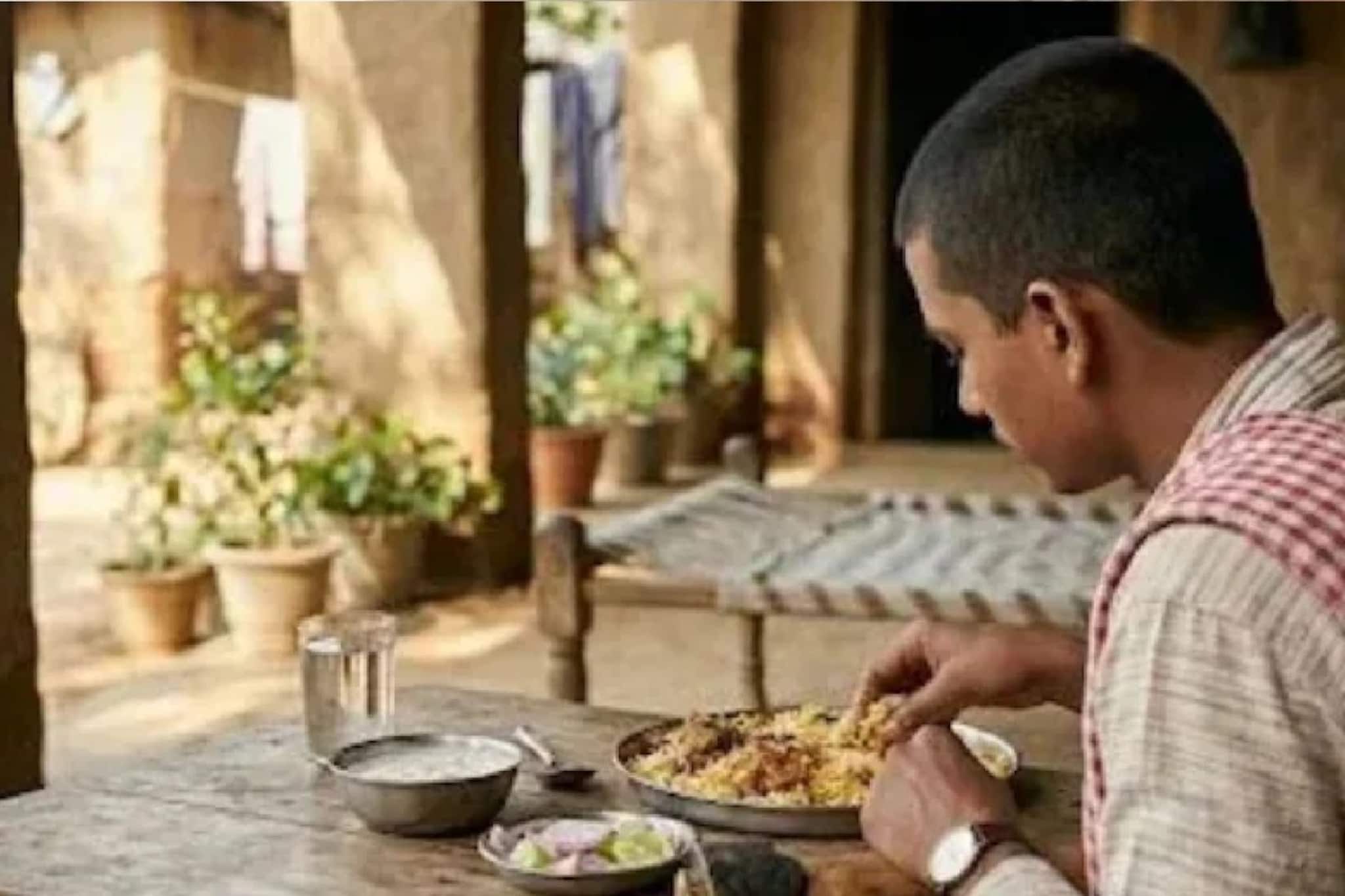 বাবাকে কুপিয়ে খুন করে বিরিয়ানি খেল ছেলে, বাবার দেহ ট্যাঙ্কে ফেলে রাতে নিশ্চিন্তে ঘুম