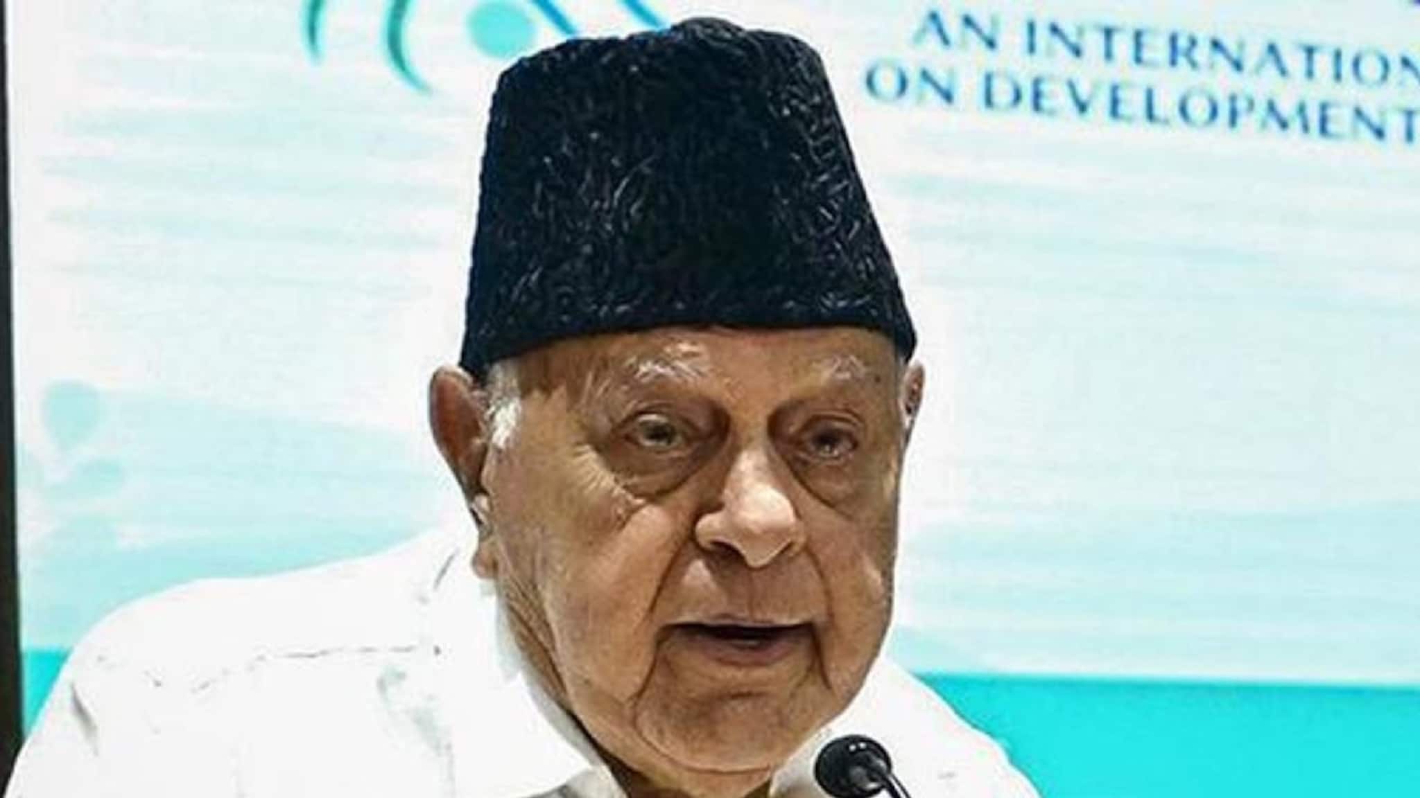 Farooq Abdullah: 'টার্গেট'-এ ফারুক আবদুল্লা,'পয়েন্ট ব্ল্যাঙ্ক রেঞ্জ' থেকে গুলি,বরাতজোরে প্রাণরক্ষা কাশ্মীরের প্রাক্তন মুখ্যমন্ত্রীর, প্রকাশ্যে হাড়হিম সিসিটিভি ফুটে‌জ