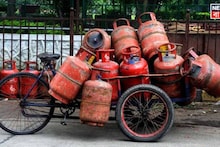 Gas Cylinder: হোটেল-রেস্তোরাঁয় সিলিন্ডার দেওয়া বন্ধ! জ্বালানির সঙ্কটে মাথায় হাত ব্যবসায়ীদের