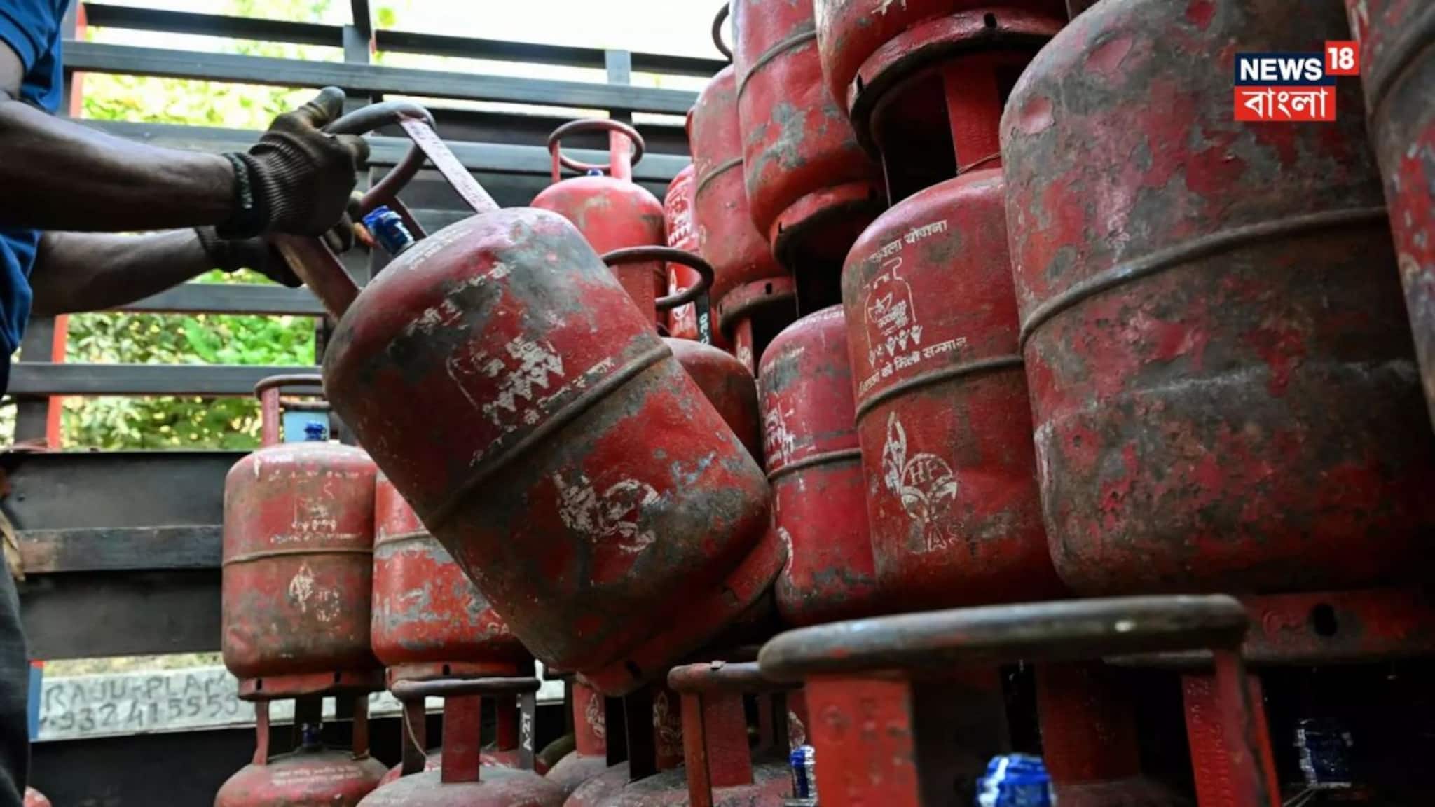 LPG Cylinder Shortage Kolkata: গ্যাস শেষ হওয়ার পরে বুকিং করতে পারছেন না অনেকেই? উনুনে রান্না হচ্ছে ‘মিড ডে মিল’