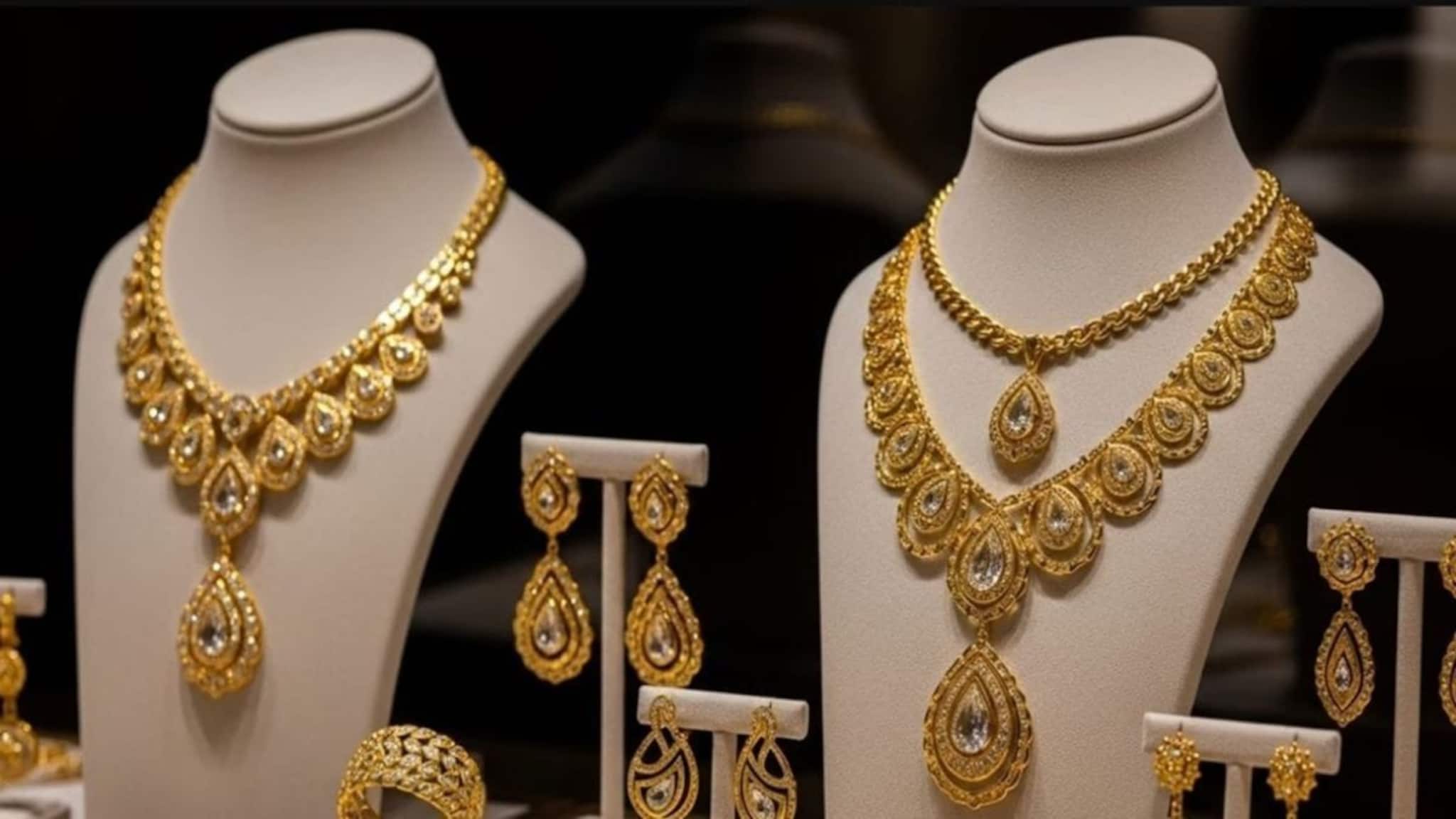 Gold-Silver Price Fall: রেকর্ড হাই থেকে ২.১১ লাখ টাকা সস্তা রুপো, জেনে নিন ২০,২২,ও ২৪ ক্যারেট সোনার দাম কত হল ? Gold-Silver Price Fall: রেকর্ড হাই থেকে ২.১১ লাখ টাকা সস্তা রুপো, জেনে নিন ২০,২২,ও ২৪ ক্যারেট সোনার দাম কত হল ?