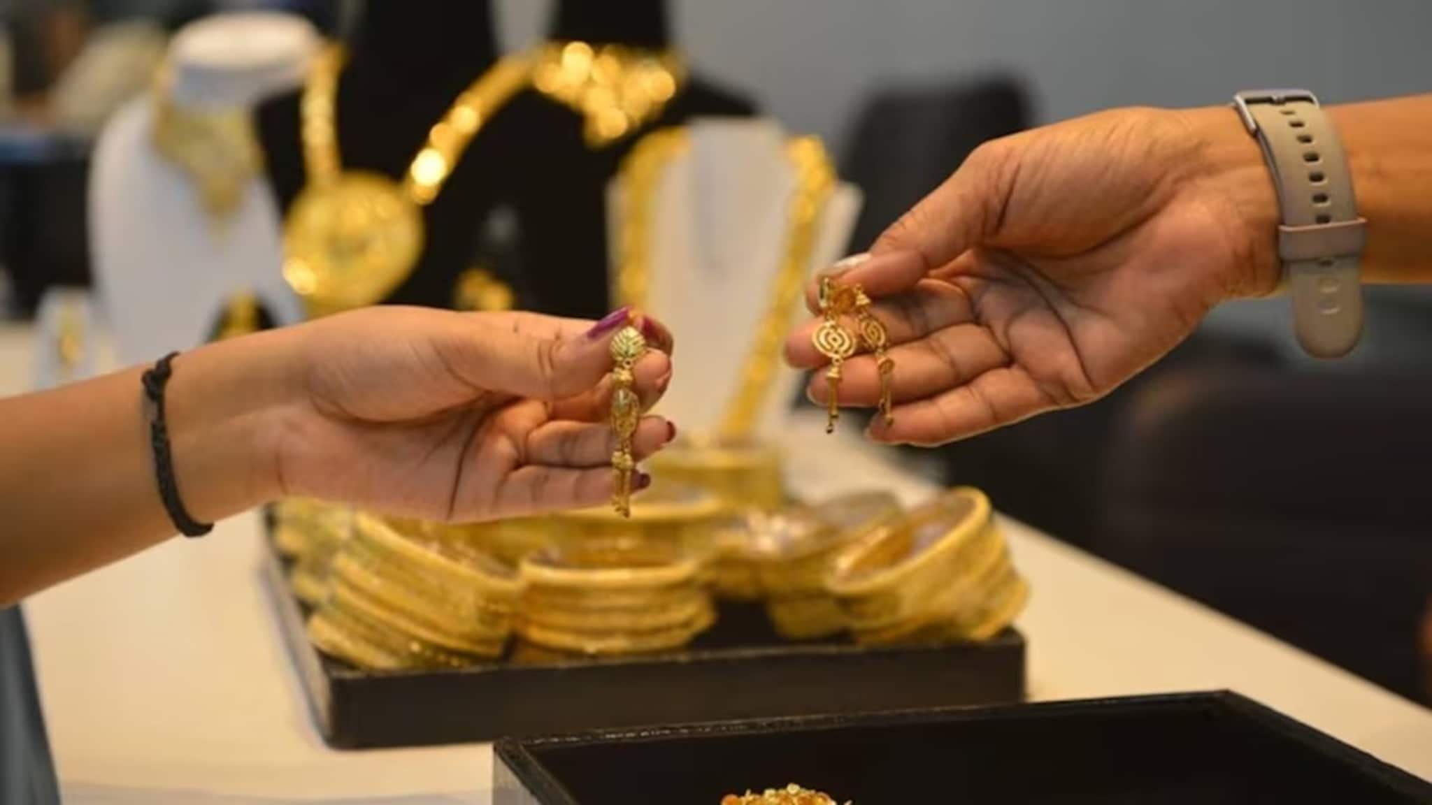 Gold Silver Price Next Week: আগামিকাল বিপুল কমতে চলেছে সোনার দাম ? ১ গ্রাম কতটা সস্তা হতে চলেছে ?