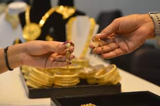 আগামিকাল বিপুল কমতে চলেছে সোনার দাম ? ১ গ্রাম কতটা সস্তা হতে চলেছে ?