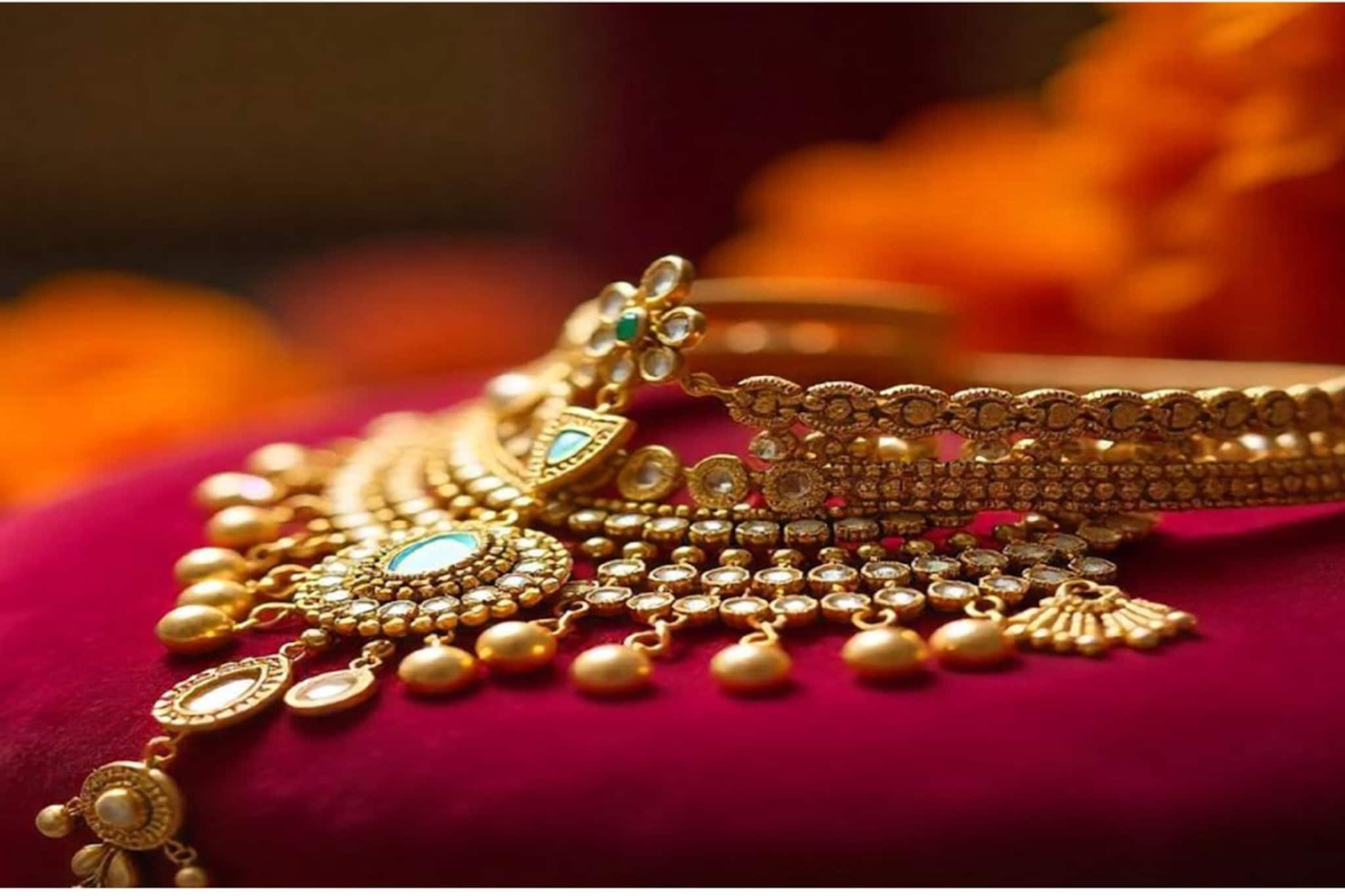 দোকানে সবে তালা দিচ্ছিলেন, তার মধ্যেই ব্যবসায়ীর গয়না ভর্তি ব্যাগ নিয়ে চম্পট দুষ্কৃতীর