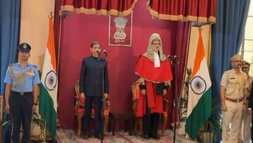 শপথ নিলেন নতুন রাজ্যপাল আরএন রবি! চা-চক্র থেকে উঠে এগিয়ে এলেন মমতার দিকে! মুখ্যমন্ত্রী বললেন...