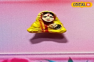 শচীমাতার কোলে নিমাই... গোবিন্দ ভোগ চালের উপর নজির গড়লেন নবদ্বীপের অঙ্কনশিল্পী শচীমাতার কোলে নিমাই... গোবিন্দ ভোগ চালের উপর নজির গড়লেন নবদ্বীপের অঙ্কনশিল্পী