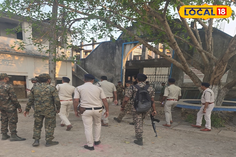 আসন্ন বিধানসভা নির্বাচনের আগে নিরাপত্তা ব্যবস্থা জোরদার করতে পূর্ব মেদিনীপুরে আসছে ১৪ কোম্পানি কেন্দ্রীয় বাহিনী। ইতিমধ্যেই জেলায় ১০ কোম্পানির বাহিনী এসে পৌঁছেছে। রাজনৈতিকভাবে সংবেদনশীল জেলা হিসেবে দীর্ঘদিন ধরেই পরিচিত এই পূর্ব মেদিনীপুর জেলার বেশ কিছু এলাকা। সোমবার থেকেই কেন্দ্র বাহিনীর রুট মার্চ শুরু হয়েছে। (ছবি ও তথ্য - সৈকত শী)