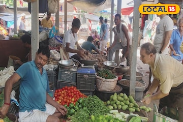 গাজর ১৫, টমেটো ২০...! রঙের উৎসবে সবজির দাম নামতেই সস্তায় ঝোলা ভরছেন ক্রেতারা গাজর ১৫, টমেটো ২০...! রঙের উৎসবে সবজির দাম নামতেই সস্তায় ঝোলা ভরছেন ক্রেতারা