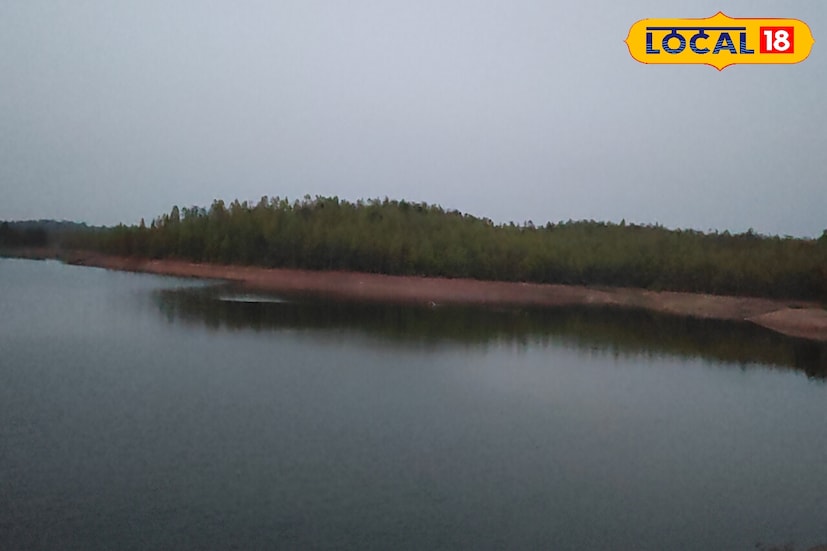 পুরুলিয়া, শর্মিষ্ঠা ব্যানার্জি : ক্রমাগতই বাড়ছে তাপমাত্রা। তীব্র গরম পরতে আর যে বেশি দেরি নেই ‌ তা খুব ভাল মতই বোঝা যাচ্ছে। উৎসবের মাঝে আবহাওয়ার খামখেয়ালিতে জেরবার বঙ্গবাসী।