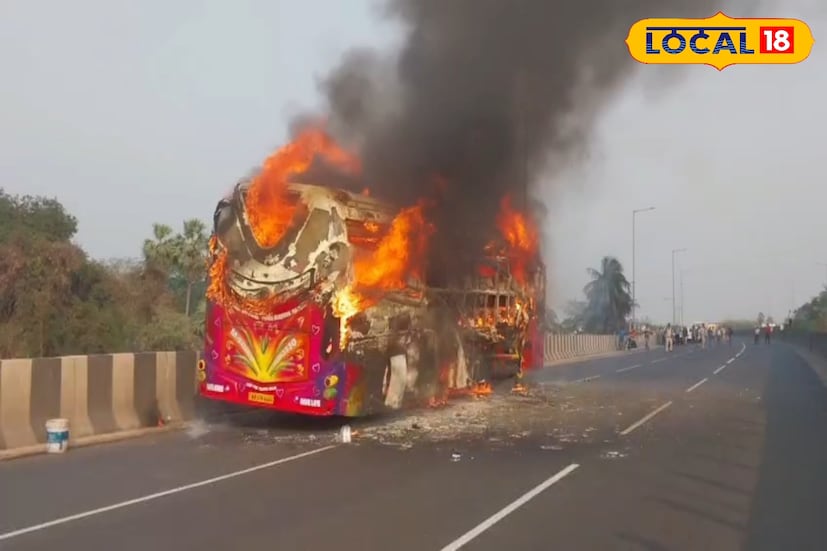 কত হাসি, আনন্দ আর মজা চলছিল বাসে, কারও কল্পনাতেও ছিল না কয়েক কিলোমিটার পরেই অপেক্ষা করছে এক ভয়াবহ ঘটনা।বিয়ের আনন্দ মুহূর্তেই বদলে যেতে পারত বিষাদে। মাঝপথে চলন্ত বরযাত্রী বোঝাই বাসে ভয়াবহ অগ্নিকাণ্ড, দেবদূত হয়ে এসে দাঁড়ালেন এক বাইক আরোহী,অল্পের জন্য প্রাণে বাঁচলেন বাসের বরযাত্রীরা।(ছবি ও তথ্য:সায়নী সরকার)
