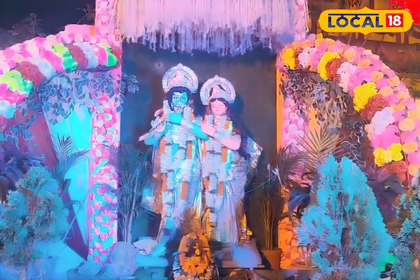 দোল মানেই রঙের উৎসব। কিন্তু জেলার সীমান্তবর্তী কয়েকটি গ্রামে দোল মানে এক অন্যরকম ঐতিহ্য। এখানে রাধা-কৃষ্ণের পায়ে আবির দিয়ে শুরু হয় ভক্তি আর আনন্দের উৎসব। হাতে থাকে মহাপ্রভুর মূর্তি। রাজ্য সড়ক ধরে দীর্ঘ শোভাযাত্রা করেন গ্রামবাসীরা। পূর্ব মেদিনীপুর জেলার পটাশপুর ২ নম্বর ব্লকের বুড়ন, বারোবাটিয়া, মালিপাটনা ও কৌড়দা—এই চারটি সীমান্তবর্তী গ্রামে দীর্ঘ তিন দশক ধরে হয়ে আসছে এক অন্যরকম দোল উৎসব।