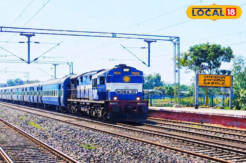 ট্রেন ধরতে আর ছুটতে হবে না মালদহ শহরে। এবার ঘরের কাছেই থামবে দিল্লিগামী দূরপাল্লার এক্সপ্রেস ট্রেন। মালদহ জেলার গাজোল রেল স্টেশনে জুড়ল রাজধানীর গাড়ি। পূর্ব রেলের কাটিহার ডিভিশনের অন্তর্গত এই স্টেশনে এবার থেকে থামবে ফারাক্কা এক্সপ্রেস। (ছবি ও তথ্য: জিএম মোমিন)