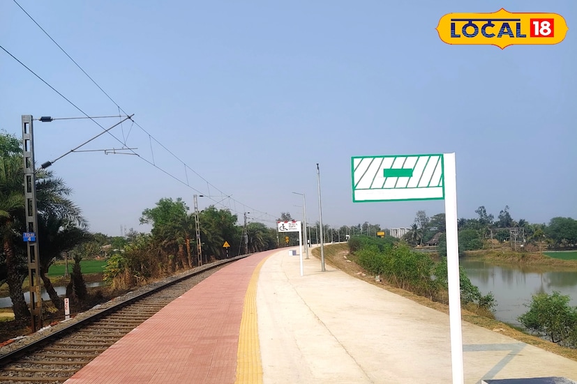 এবার দিঘা যাওয়ার পথে নতুন রেল স্টেশন। অপেক্ষা শুধু উদ্বোধনের। এলাকার বাসিন্দাদের দীর্ঘদিনের দাবি মেনে পূর্ব মেদিনীপুরের ভগবানপুর–২ ব্লকের ঘোলবাগদায় তৈরি হয়েছে নতুন হল্ট স্টেশন। ইতিমধ্যেই প্ল্যাটফর্ম নির্মাণ শেষ হয়েছে। যাত্রীদের বসার জন্য কংক্রিটের আসন বসানো হয়েছে। লাগানো হয়েছে পথবাতি। তৈরি হয়েছে টিকিট কাউন্টার। পাশাপাশি পানীয় জল ও শৌচালয়ের ব্যবস্থাও রাখা হয়েছে। 