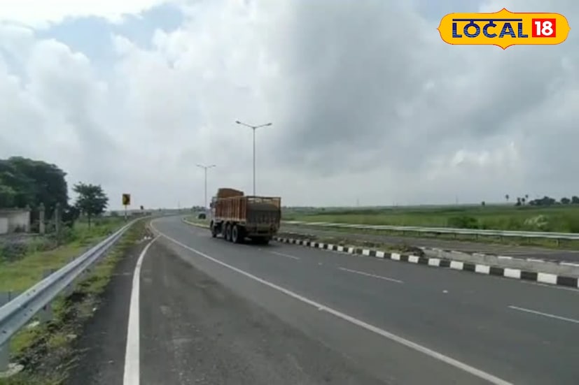 শনিবার রাতে উত্তরবঙ্গগামী বা কলকাতা অভিমুখী সড়কপথে যাতায়াতের পরিকল্পনা থাকলে সাবধান! মুর্শিদাবাদ জেলার ওপর দিয়ে যাওয়া ১২ নম্বর জাতীয় সড়কে (NH 12) দীর্ঘ সময় যান চলাচল বন্ধ থাকার ঘোষণা করেছে জেলা প্রশাসন। 