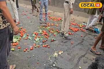 মধ্যমগ্রামের রাস্তায় ছড়িয়ে টমেটো, বেগুন, ফুলকপি! ব্যস্ত সময়ে গড়াগড়ি খেল বিপুল পরিমাণ সবজি