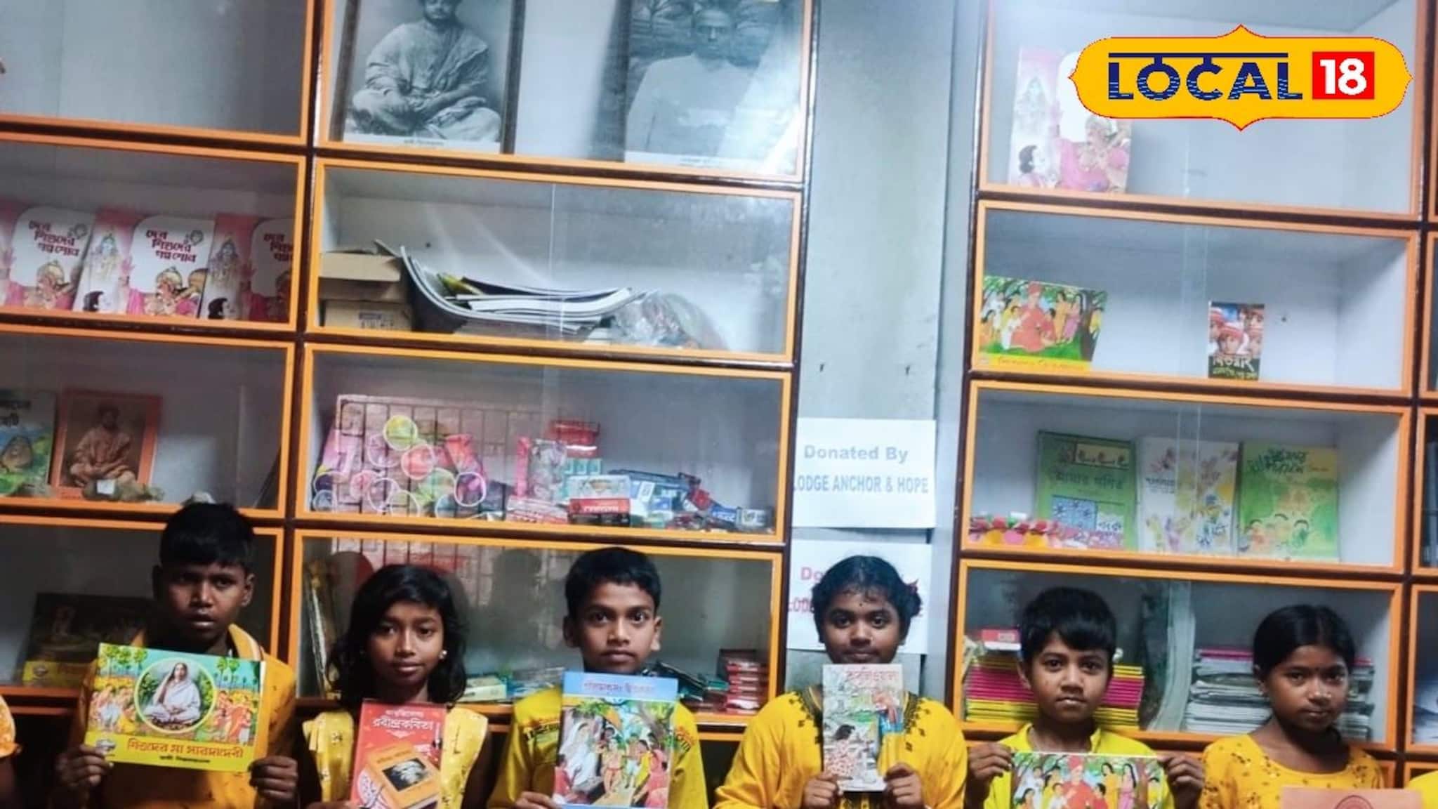 সুন্দরবনের 'এক টাকার পাঠশালা'-য় চালু লাইব্রেরি!ছোট-বড় সকলেই পাবেন গল্পের বই পড়ার সুযোগ