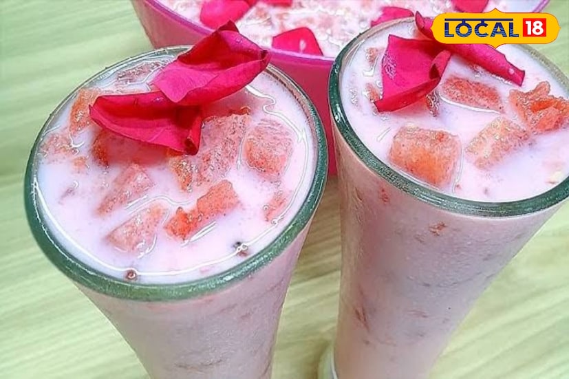 চলছে রমজান মাস, এই রমজান মাসে মহব্বতের শরবত খান না এমন মানুষ কম রয়েছেন। তবে এই শরবত তৈরির সময় সামান্য পরিবর্তন করলেই শরবতকে পুষ্টিকর করা যাবে।এই শরবতের প্রতি চুমুকে জুড়াবে শরীর-মন। (ছবি ও তথ্য: নবাব মল্লিক)