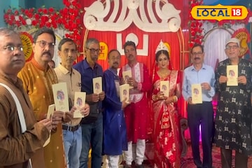 বক্রেশ্বরে এক 'ঐতিহাসিক' বিয়ের আসরে ফেলুদা! অতিথিদের মাঝে প্রকাশিত 'সুজনে দু'জনে' পত্রিকা