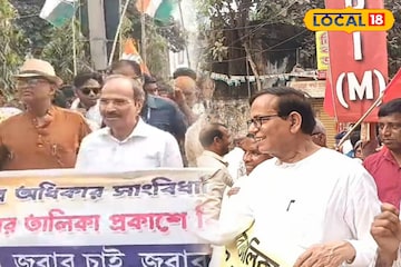 কংগ্রেস কর্মীদের সঙ্গে করমর্দন সেলিমের! ভোটের আবহে সৌজন্যের রাজনীতি বহরমপুরে