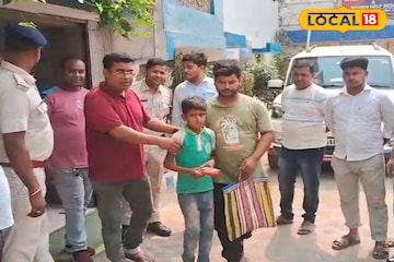 ব্যাগের ভিতর এগুলো কী! থরে থরে টাকার নোট...! কুড়িয়ে পেয়েই কী করল ৯ বছরের শিশু? চমক!