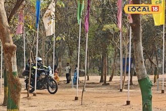 জেলায়-জেলায় হঠাৎই ওয়েদারের ভোলবদল, মেঘলা আকাশ থেকে বৃষ্টি, ঝোড়ো হাওয়া বাংলায়