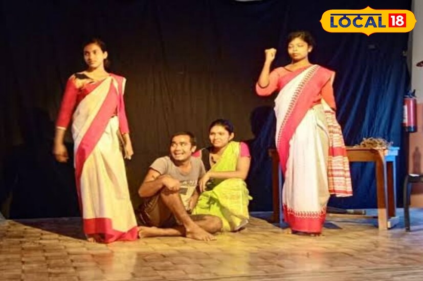 উচ্চমাধ্যমিক পাশের পর জীবনের সবচেয়ে গুরুত্বপূর্ণ সময় শুরু হয়। এই সময়েই ঠিক করতে হয় ভবিষ্যতের পথ। সঠিক কোর্স এবং সঠিক কলেজ নির্বাচনের ওপর অনেকটাই নির্ধারণ করে একজন শিক্ষার্থীর আগামী। গ্রামবাংলার বহু ছেলে-মেয়ের স্বপ্ন থাকে অভিনয় জগতে নিজের পরিচয় তৈরি করার। কিন্তু সেই স্বপ্ন পূরণ করা সহজ নয়। (তথ্য ও ছবি : মদন মাইতি)