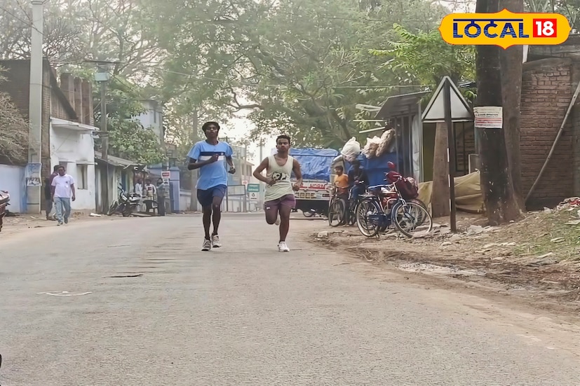 স্বাস্থ্য ভাল রাখতে গেলে প্রতিনিয়ত প্রয়োজন শরীর চর্চার। কারণ শরীর ভাল থাকলে মানুষের মনও ভাল থাকে। এবার স্বাস্থ্য ভাল রাখার বার্তা নিয়ে এক অভিনব ম্যারাথন প্রতিযোগিতার আয়োজন করা হল পুরুলিয়ার আড়ষায়। (ছবি ও তথ্য সংগ্রহে - শর্মিষ্ঠা ব্যানার্জি)