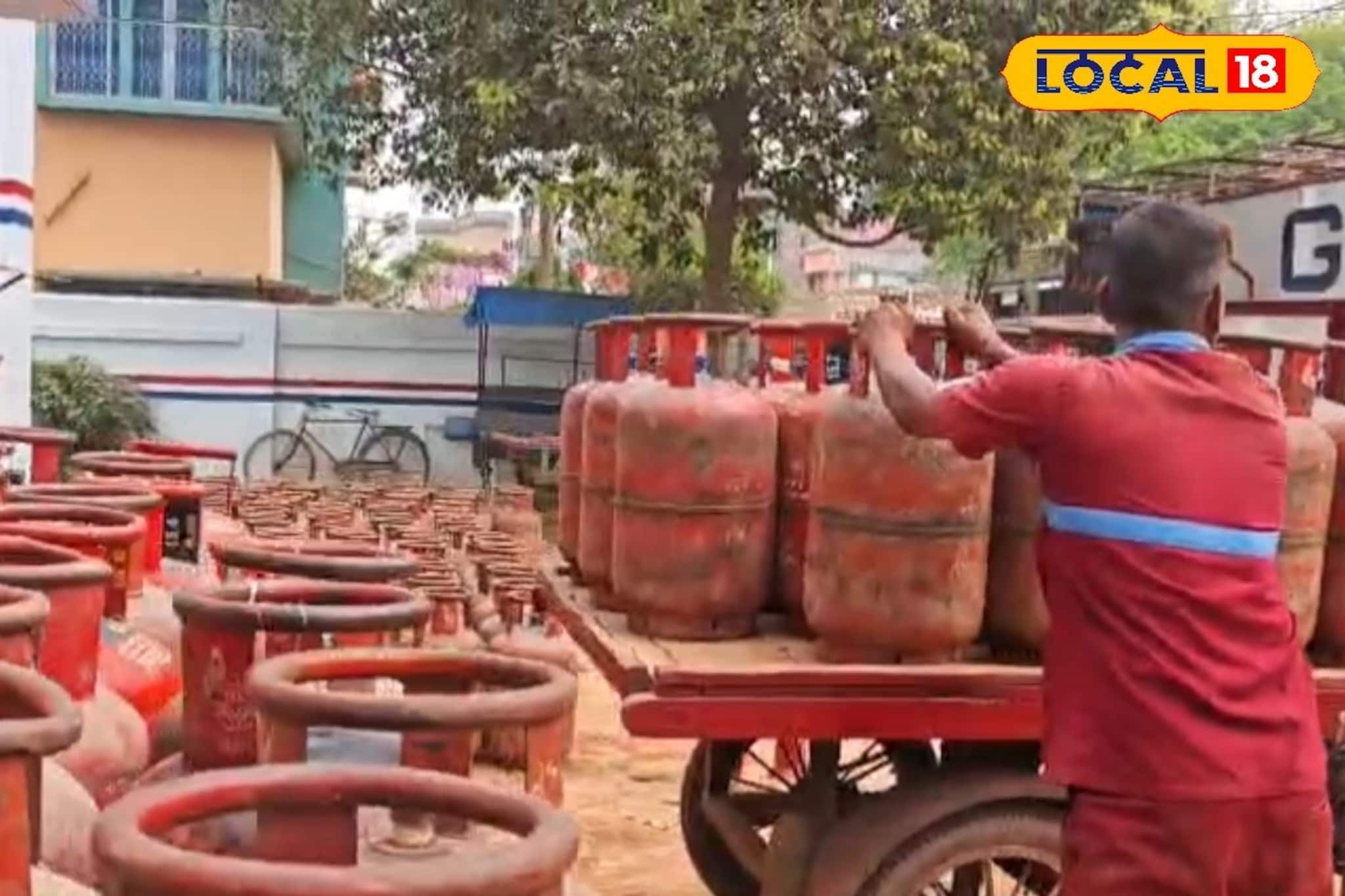 কিন্তু বর্তমান পরিস্থিতিতে সাধারণ মানুষের উপরেও আর্থিক চাপ বেড়েছে, ফলে সহযোগিতাও আগের তুলনায় কমে যাওয়ার আশঙ্কা দেখা দিয়েছে।