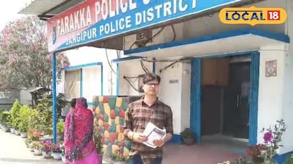 ফরাক্কা থানায় অভিযোগ করতে প্রতারিত ইঞ্জিনিয়ার