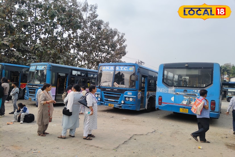 রাজ্য সরকারের উত্তরবঙ্গ রাষ্ট্রীয় পরিবহন সংস্থার জলপাইগুড়ি ডিপোতে জানুয়ারি ও ফেব্রুয়ারি মাসে কোটি টাকার টিকিট বিক্রি হলেও পর্যটনমূলক ‘সম্প্রতি ভ্রমণ’ বাস পরিষেবা কার্যত মুখ থুবড়ে পড়েছে। ডুয়ার্সের জঙ্গল, পাহাড় ও দর্শনীয় স্থান ঘুরে দেখার উদ্দেশ্যে চালু হওয়া এই বিশেষ বাস পরিষেবায় সম্প্রতি ভ্রমণ তেমন বুকিং না থাকায় পরিষেবা চালানো নিয়ে অনিশ্চয়তা তৈরি হয়েছে। 