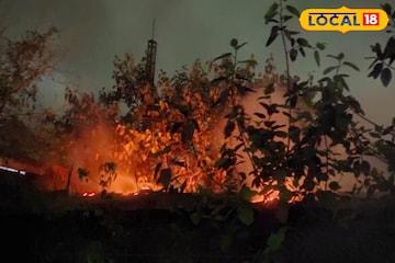 ঝড়ের মাঝেই জ্বলছে দাউ দাউ করে আগুন! হাওড়ার গেঞ্জি কারখানায় বিধ্বংসী অগ্নিকাণ্ড ঝড়ের মাঝেই জ্বলছে দাউ দাউ করে আগুন! হাওড়ার গেঞ্জি কারখানায় বিধ্বংসী অগ্নিকাণ্ড