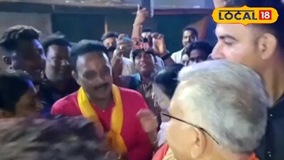  প্রচারে গিয়ে হাত মেলালেন দিলীপ ঘোষ ও প্রদীপ সরকার