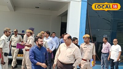 জেলাশাসকের সঙ্গে অবজারভার