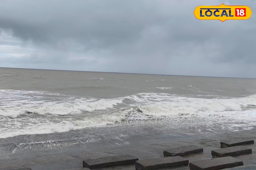 পূর্বাভাস ছিল শনিবার রাজ্যের প্রায় সমস্ত জেলাতেই ঝড়-বৃষ্টি হবে। সেই পূর্বাভাস সত্যি করেই বদলে গেল দিঘার আবহাওয়ার চিত্র। শুক্রবার মধ্যরাত থেকেই সৈকত নগরী দিঘায় শুরু হয় বৃষ্টিপাত। শনিবার সকাল থেকেই ঝোড়ো হাওয়ার দাপটে সমুদ্র আরও অশান্ত হয়ে ওঠে। বেলা বাড়লেও পরিস্থিতির খুব একটা পরিবর্তন হয়নি।