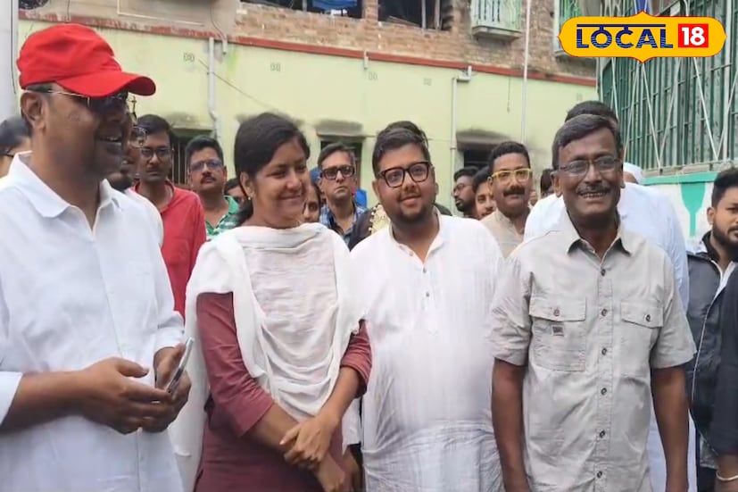 ইদের পবিত্র দিনে উত্তরপাড়া বিধানসভা এলাকায় দেখা গেল এক ভিন্ন রাজনৈতিক ছবি। কোন্নগর ধারসার একটি ইদগাহে সৌজন্য বিনিময়ে মিলিত হলেন সিপিআই(এম) প্রার্থী মীনাক্ষী মুখোপাধ্যায় এবং তৃণমূল প্রার্থী শীর্ষণ্য বন্দ্যোপাধ্যায়। উৎসবের আবহে রাজনৈতিক বিভাজন ভুলে একে অপরকে শুভেচ্ছা জানান দুই প্রতিদ্বন্দ্বী প্রার্থী, যা এলাকায় ইতিবাচক বার্তা দিয়েছে। তথ্য ও ছবি: বনোয়ারীলাল চৌধুরী ইদের পবিত্র দিনে উত্তরপাড়া বিধানসভা এলাকায় দেখা গেল এক ভিন্ন রাজনৈতিক ছবি। কোন্নগর ধারসার একটি ইদগাহে সৌজন্য বিনিময়ে মিলিত হলেন সিপিআই(এম) প্রার্থী মীনাক্ষী মুখোপাধ্যায় এবং তৃণমূল প্রার্থী শীর্ষণ্য বন্দ্যোপাধ্যায়। উৎসবের আবহে রাজনৈতিক বিভাজন ভুলে একে অপরকে শুভেচ্ছা জানান দুই প্রতিদ্বন্দ্বী প্রার্থী, যা এলাকায় ইতিবাচক বার্তা দিয়েছে। তথ্য ও ছবি: বনোয়ারীলাল চৌধুরী