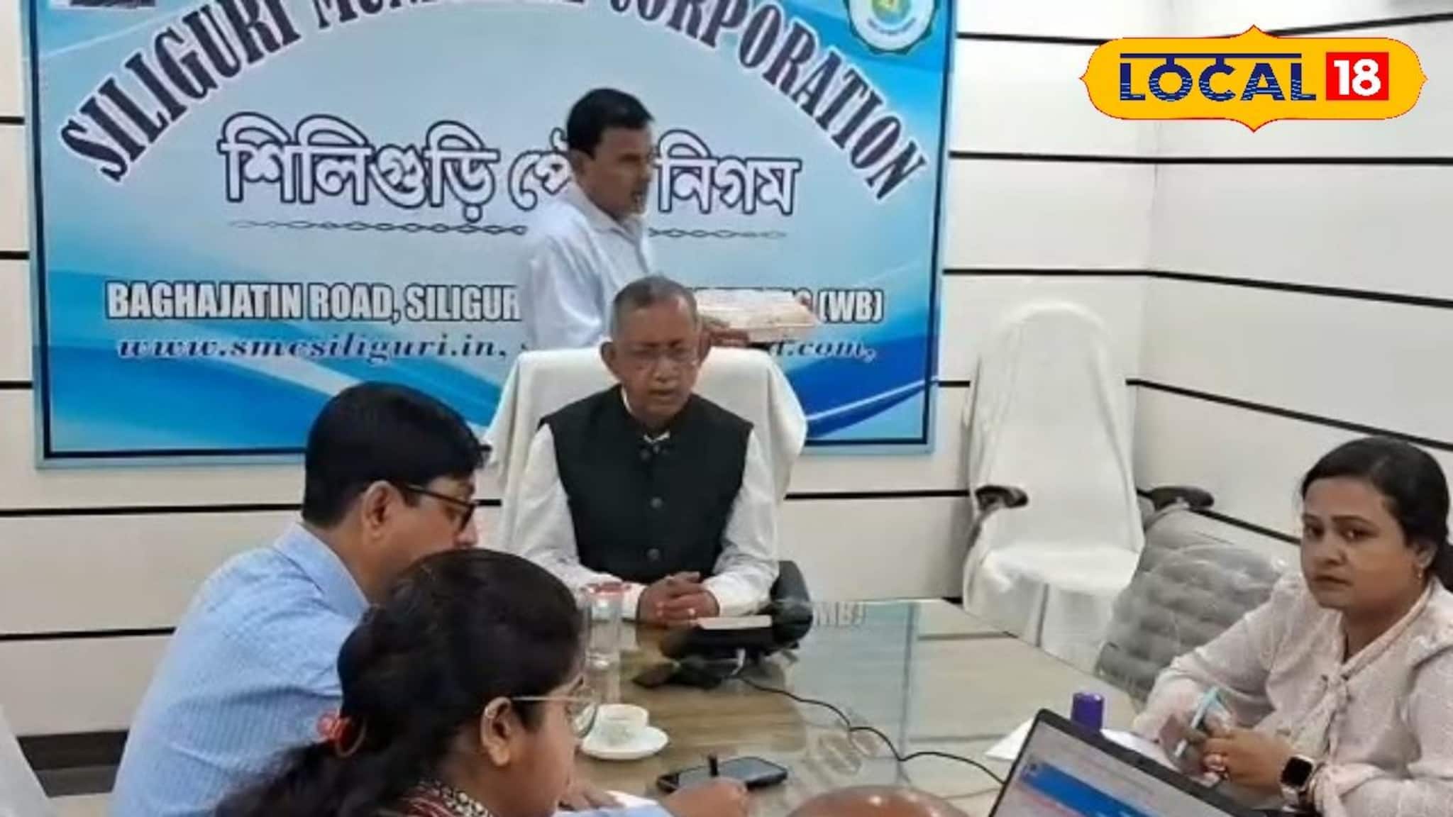 ভোটের মাঝে ‘টক টু মেয়র’ ঘিরে বিতর্ক, নির্বাচন কমিশনের কড়া নির্দেশ! হঠাৎ কী হল? ভোটের মাঝে ‘টক টু মেয়র’ ঘিরে বিতর্ক, নির্বাচন কমিশনের কড়া নির্দেশ! হঠাৎ কী হল?