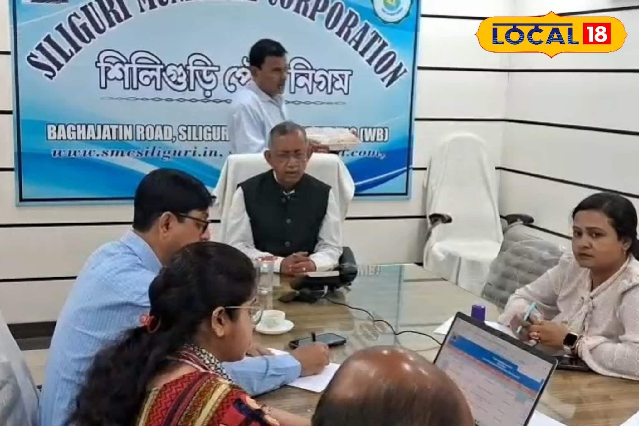 ভোটের মাঝে ‘টক টু মেয়র’ ঘিরে বিতর্ক, নির্বাচন কমিশনের কড়া নির্দেশ! হঠাৎ কী হল? ভোটের মাঝে ‘টক টু মেয়র’ ঘিরে বিতর্ক, নির্বাচন কমিশনের কড়া নির্দেশ! হঠাৎ কী হল?