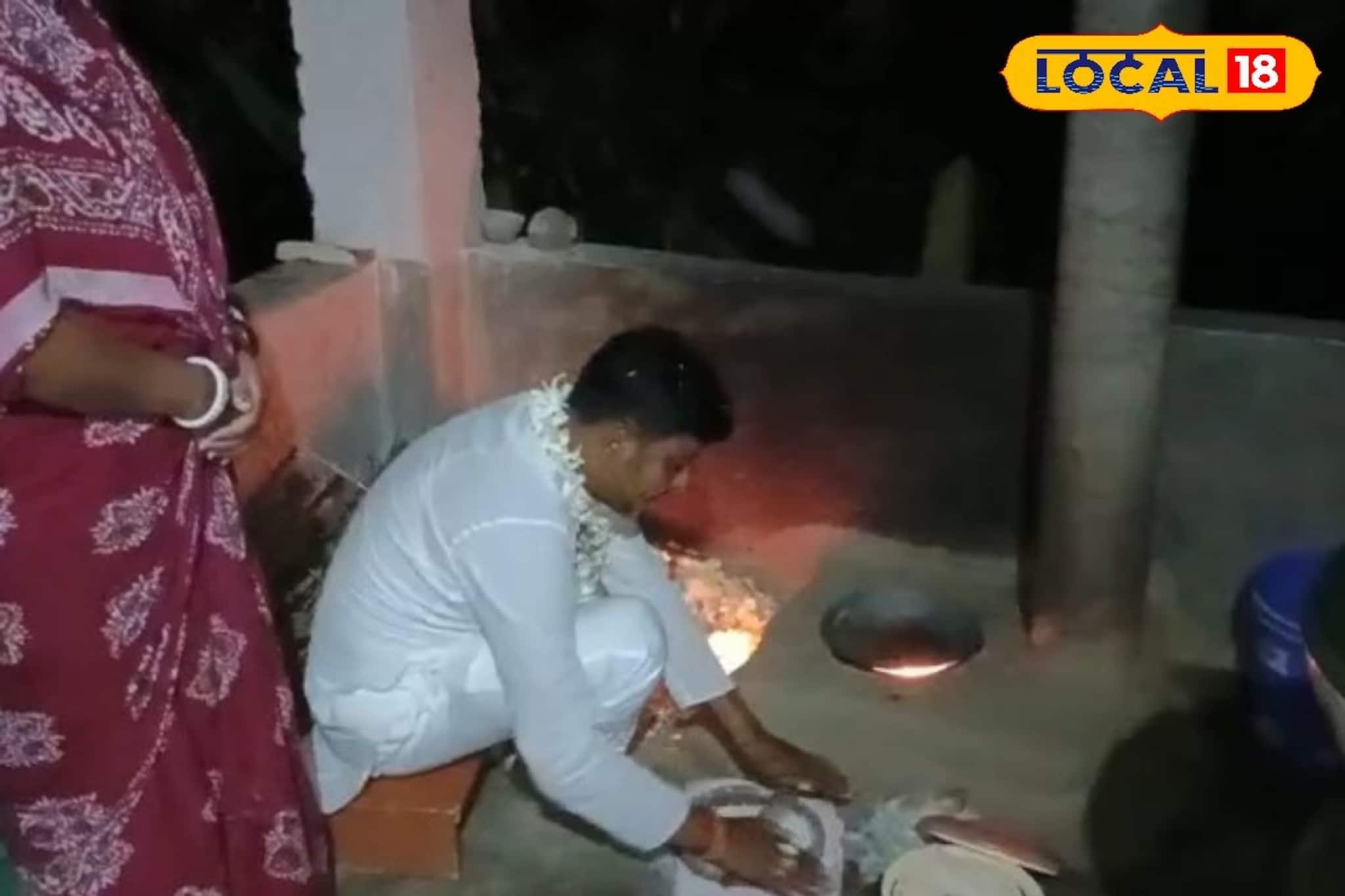 মাইক-মঞ্চ ছেড়ে এবার হেঁশেলে, রুটি বেলে নজর কাড়লেন এই তৃণমূল প্রার্থী মাইক-মঞ্চ ছেড়ে এবার হেঁশেলে, রুটি বেলে নজর কাড়লেন এই তৃণমূল প্রার্থী